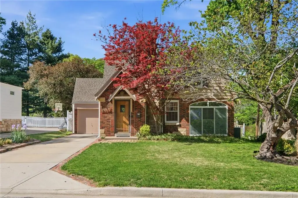 5302 W 57th Street, Roeland Park, KS 66205 - #1