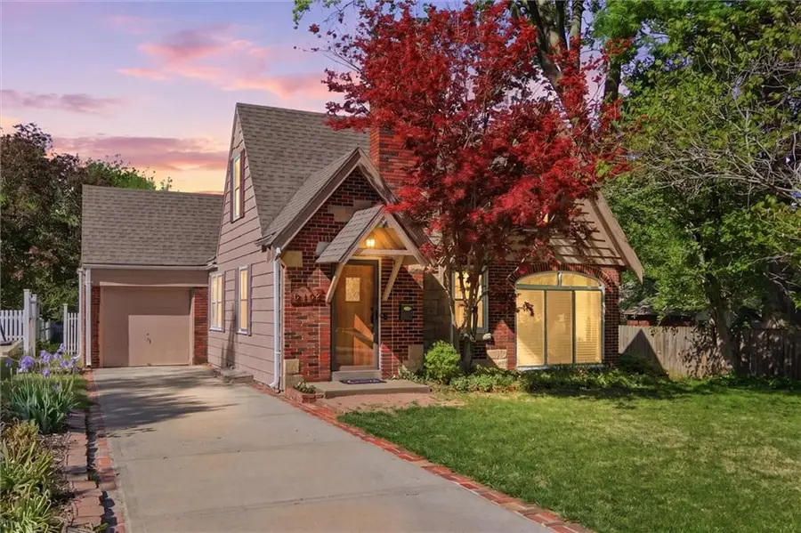 5302 W 57th Street, Roeland Park, KS 66205 - #2