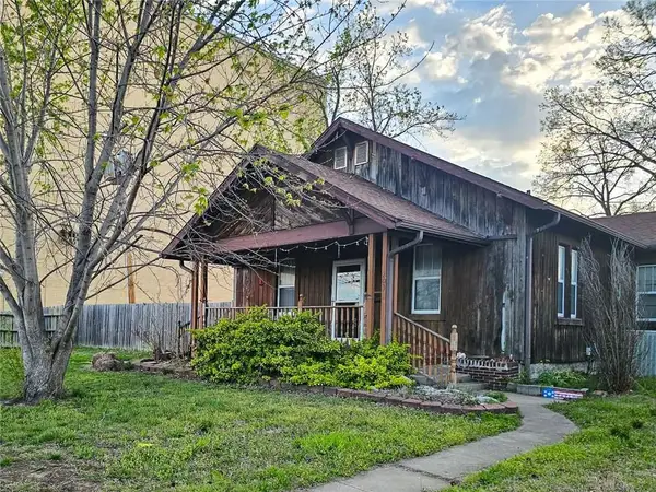 203 S Sycamore Street, Iola, KS 66749