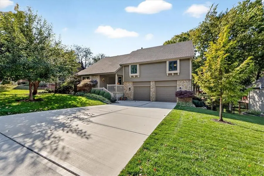 8326 Richards Road, Lenexa, KS 66215 - #2