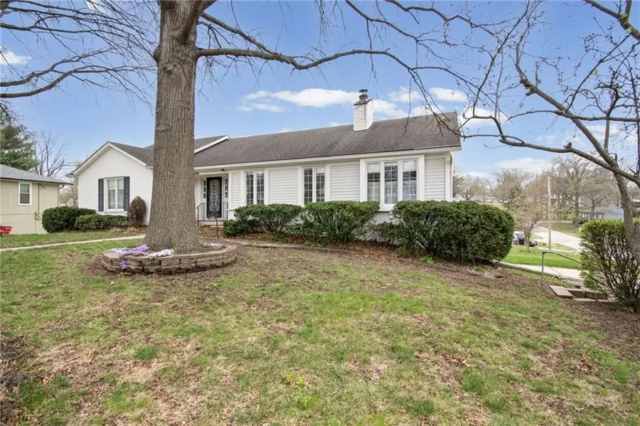 3300 S Hawthorne Avenue, Independence, MO 64052 - #3