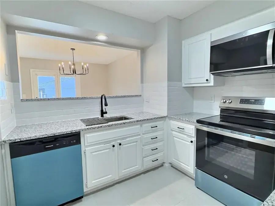 6529 Halsey Street, Shawnee, KS 66216 - #2