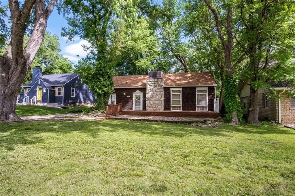 1404 E 77th Street, Kansas City, MO 64131 - #1