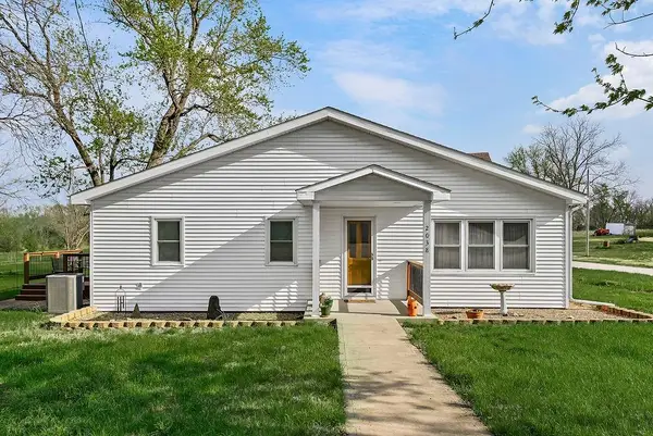 2038 N 1st Street, Amoret, MO 64722