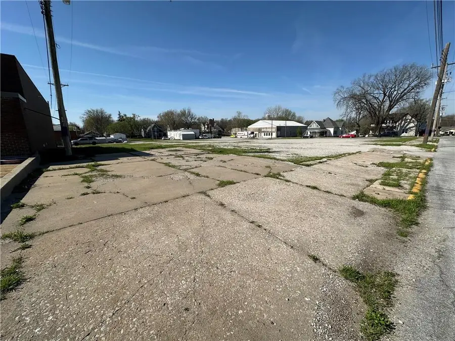 211 W Franklin Street, Richmond, MO 64085 - #2