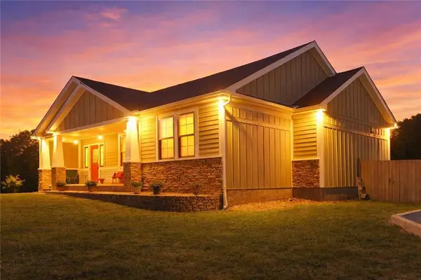 408 NW Rust Court, Grain Valley, MO 64029