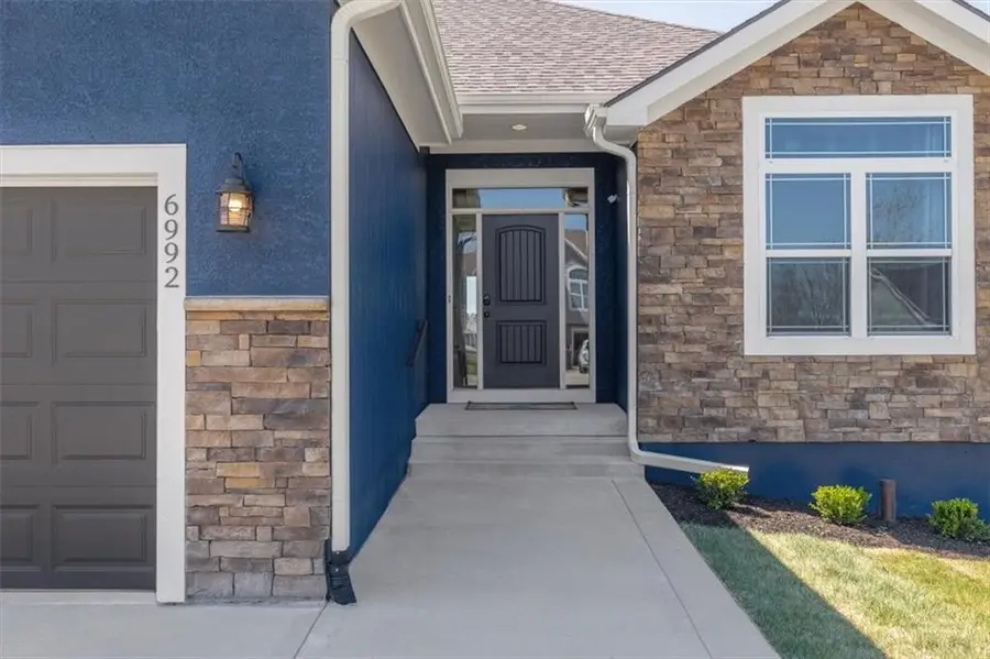 6992 141st Street, Basehor, KS 66007 - #3