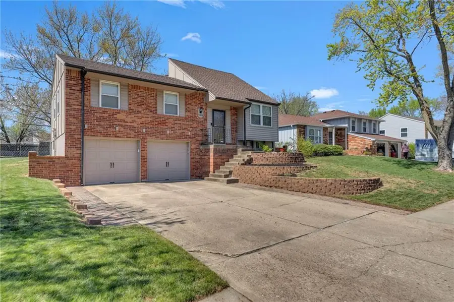 12828 S Sycamore Street, Olathe, KS 66062 - #2