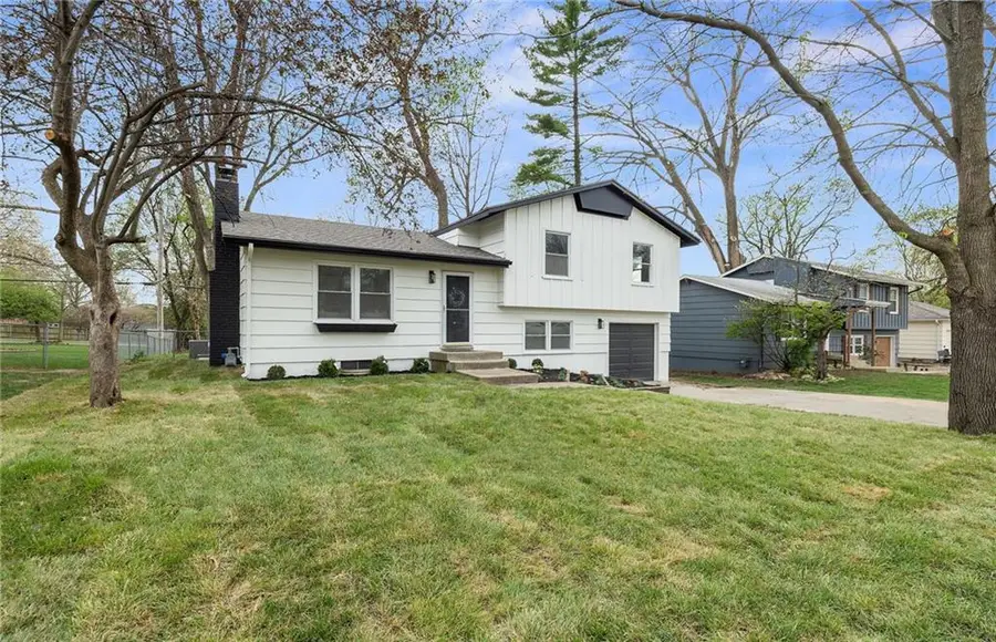 8813 W 90th Terrace, Overland Park, KS 66212 - #3