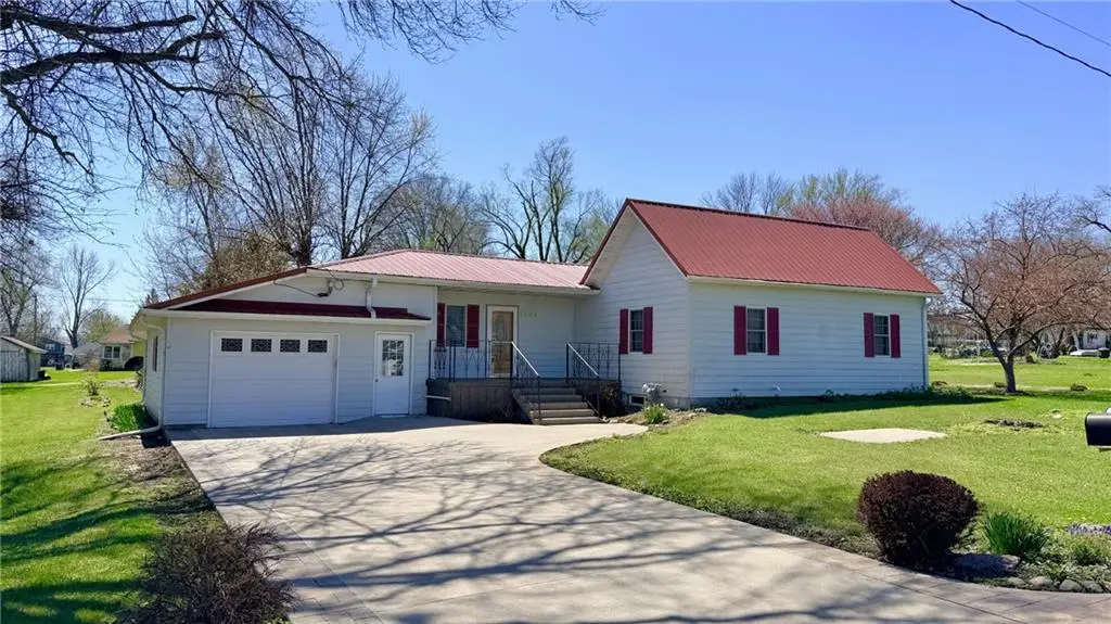 1404 E 13th Street, Trenton, MO 64683 - #1