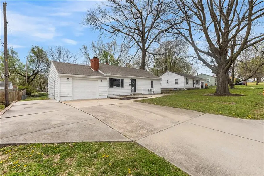 1007 NE 67th Street, Gladstone, MO 64118 - #2