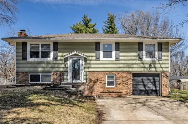 313 SW Blarney Court, Blue Springs, MO 64014