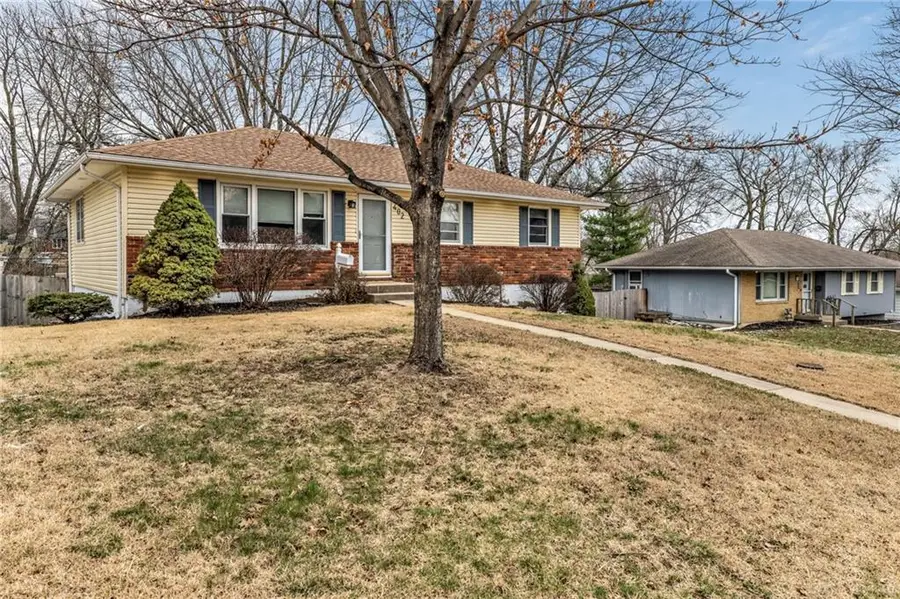 402 SW 23rd Street, Blue Springs, MO 64015 - #2