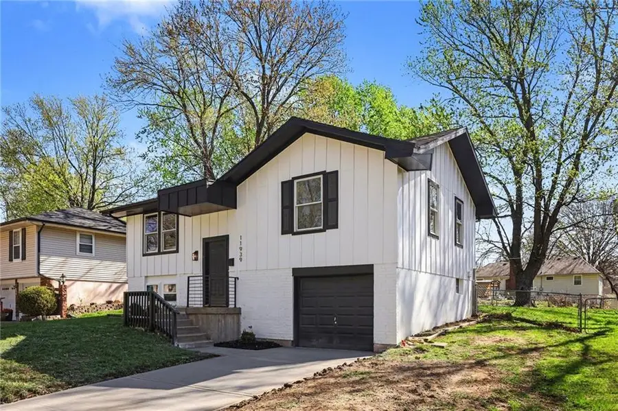 11939 Smalley Avenue, Grandview, MO 64030 - #3