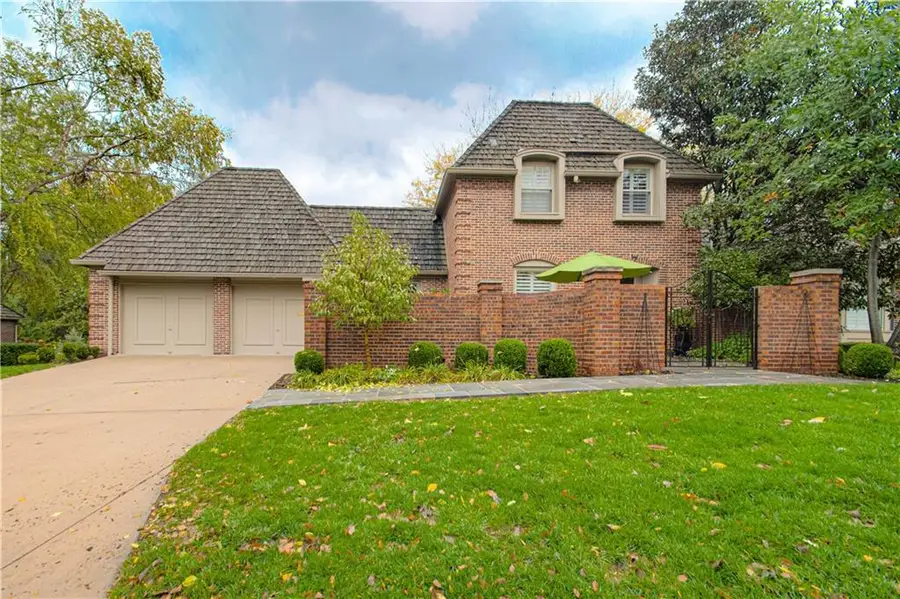 7 Lemans Court, Prairie Village, KS 66208 - #2