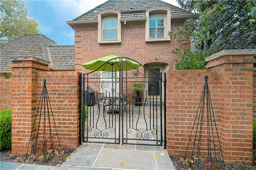 7 Lemans Court, Prairie Village, KS 66208 - #3