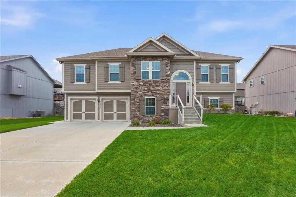 10818 N Oakland Avenue, Kansas City, MO 64157 - #1