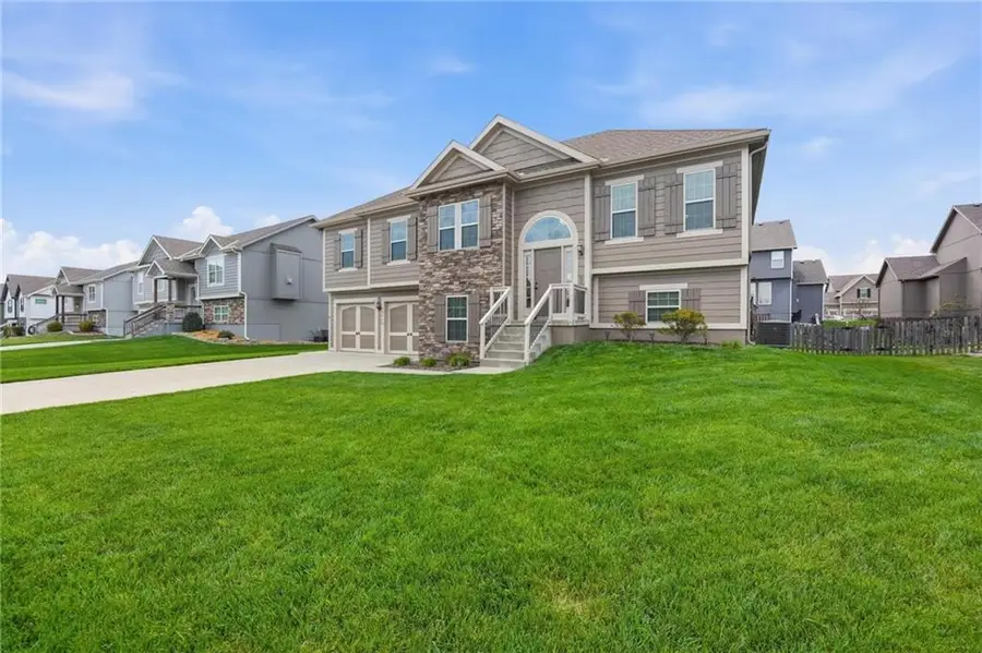 10818 N Oakland Avenue, Kansas City, MO 64157 - #2