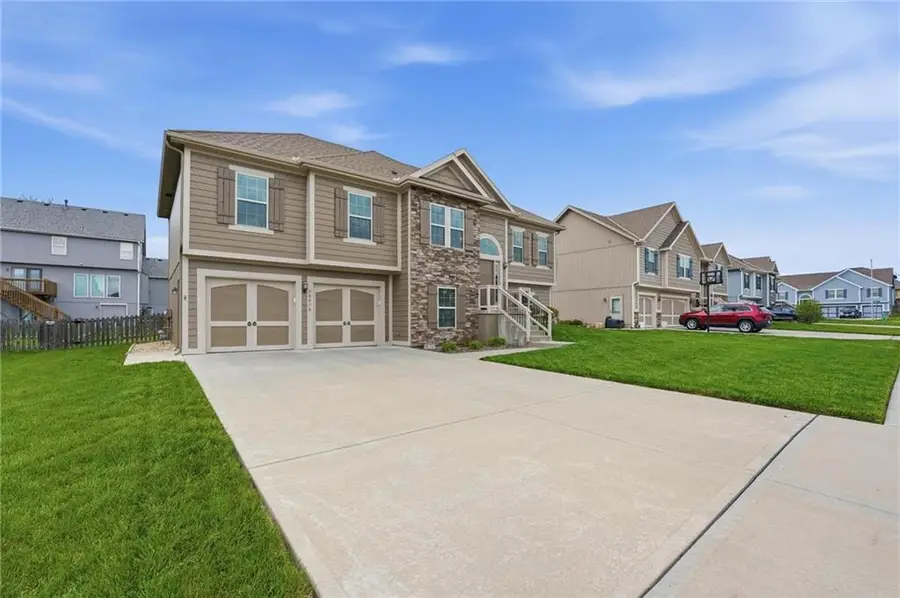 10818 N Oakland Avenue, Kansas City, MO 64157 - #3