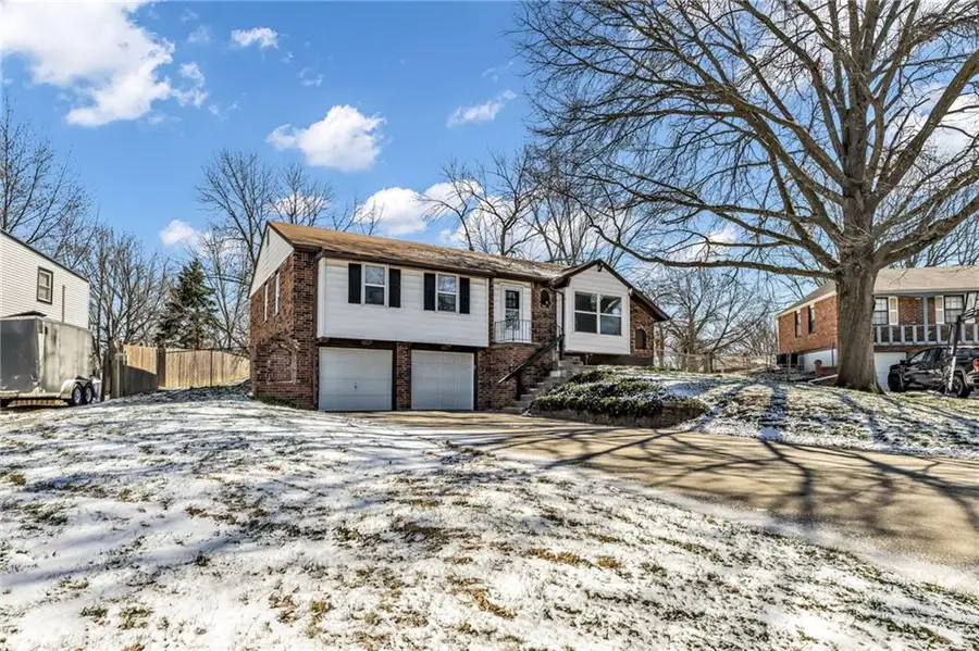 808 NW Arlington Place, Blue Springs, MO 64015 - #2