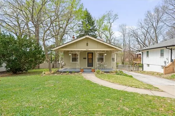 8330 Riggs Street, Overland Park, KS 66212