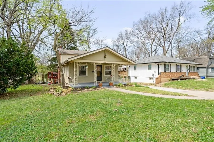 8330 Riggs Street, Overland Park, KS 66212 - #2