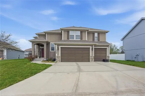 12306 Burr Oak Circle, Peculiar, MO 64078