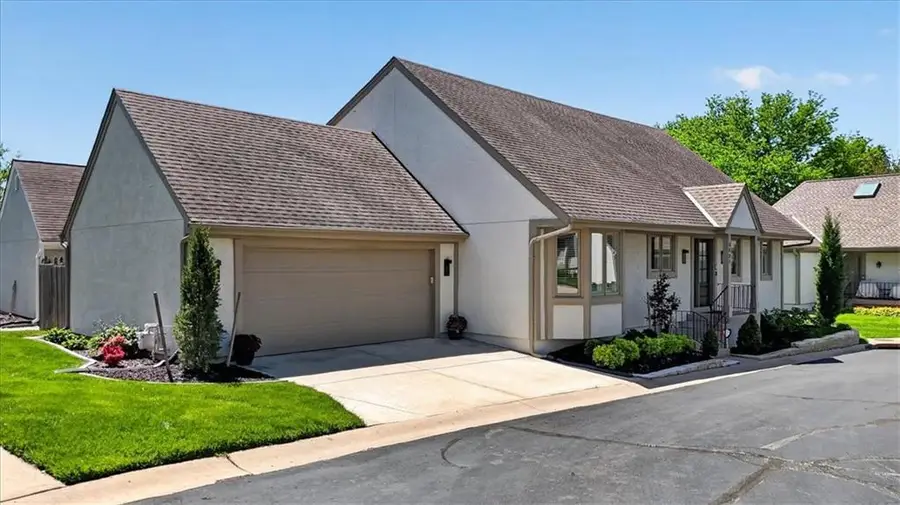 4621 W 89th Street, Prairie Village, KS 66207 - #2