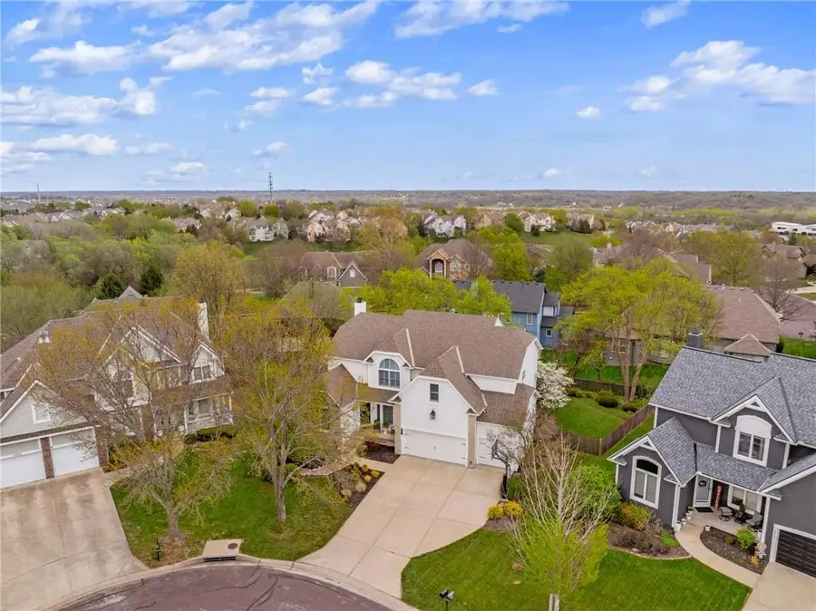 5209 W 161st Street, Stilwell, KS 66085 - #3