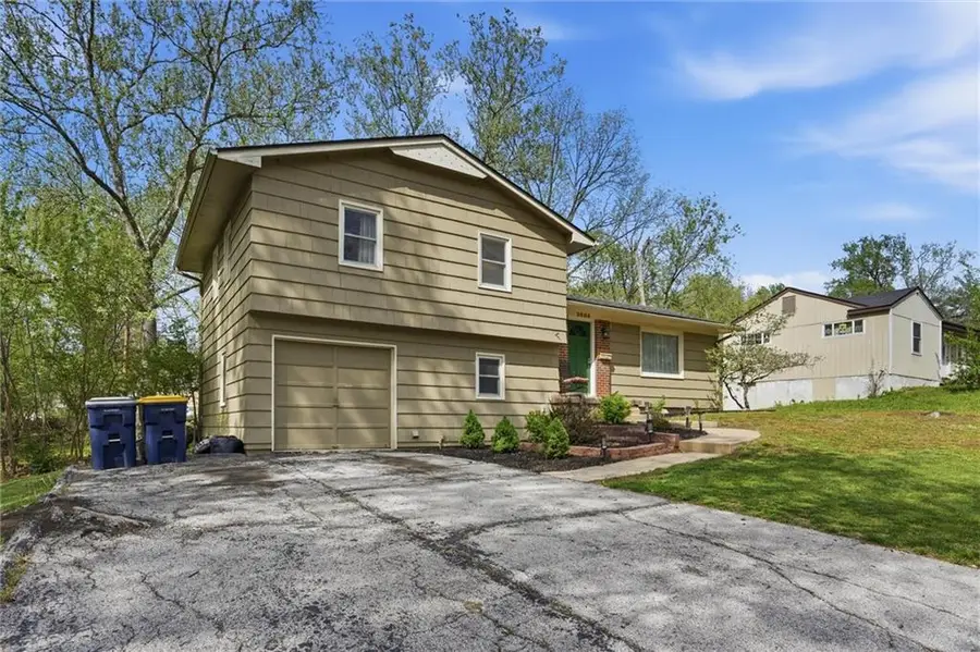 3006 E 107th Terrace, Kansas City, MO 64137 - #3