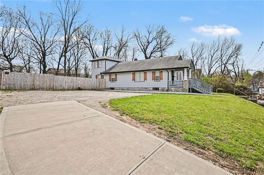 4927 Woodland Avenue, Kansas City, MO 64110 - #3