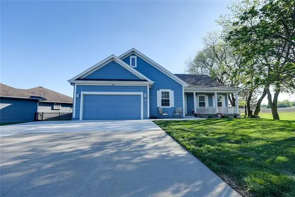 2010 Prairie Grass Drive, Raymore, MO 64083