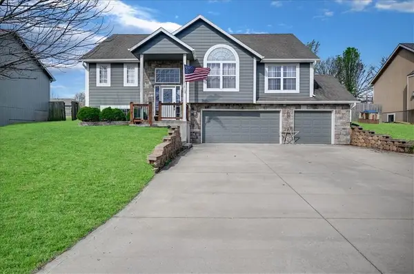 218 S Melrose Lane, Tonganoxie, KS 66086