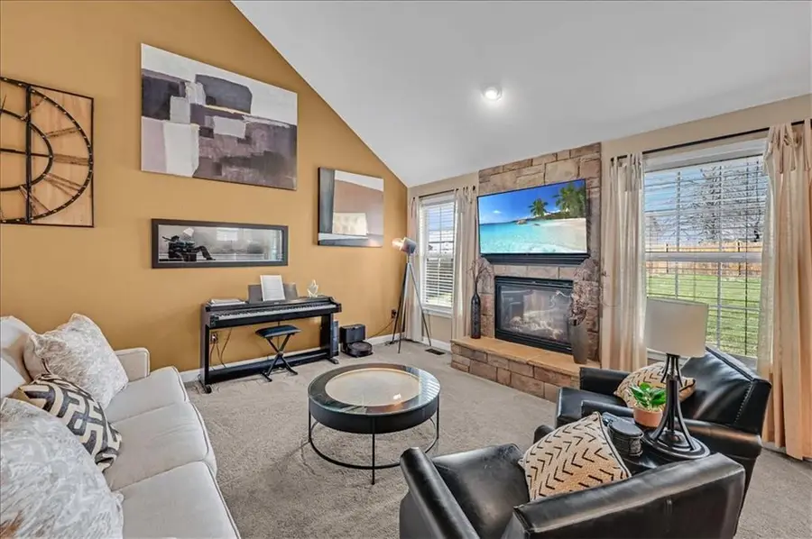 218 S Melrose Lane, Tonganoxie, KS 66086 - #3