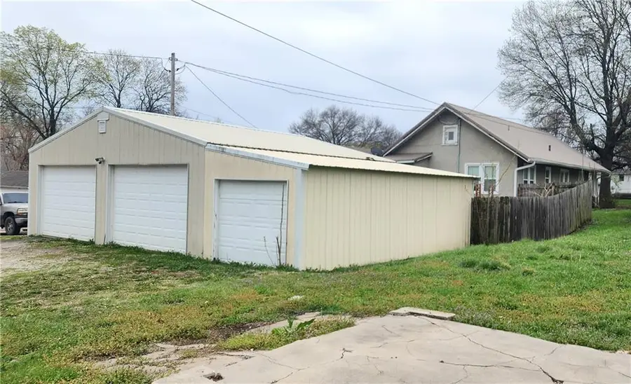 905 Parallel Street, Atchison, KS 66002 - #2