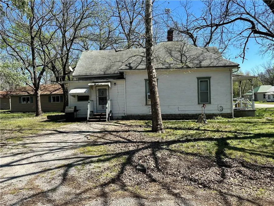 111 W 7th Street, Pleasanton, KS 66075 - #3