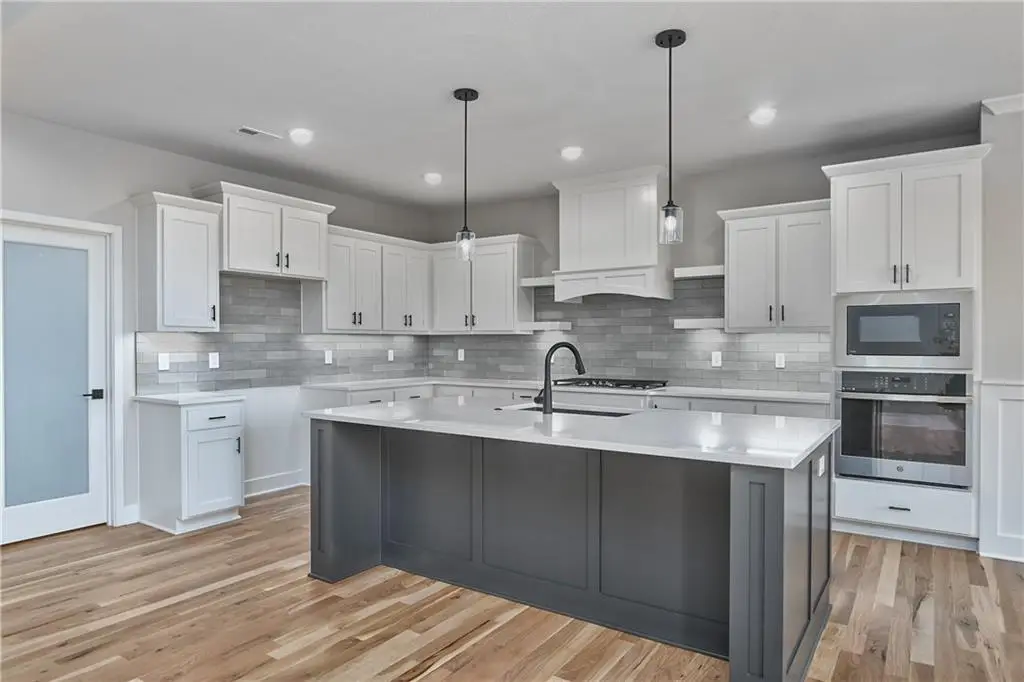 6010 Apache Drive, Shawnee, KS 66226 - #1