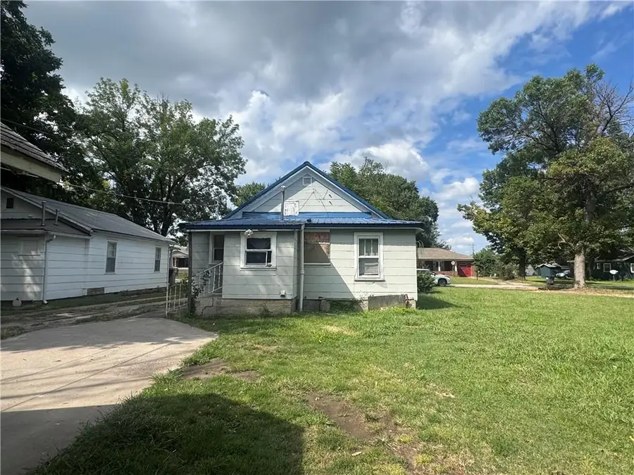 109 W 22nd Street, Pittsburg, KS 66762 - #2