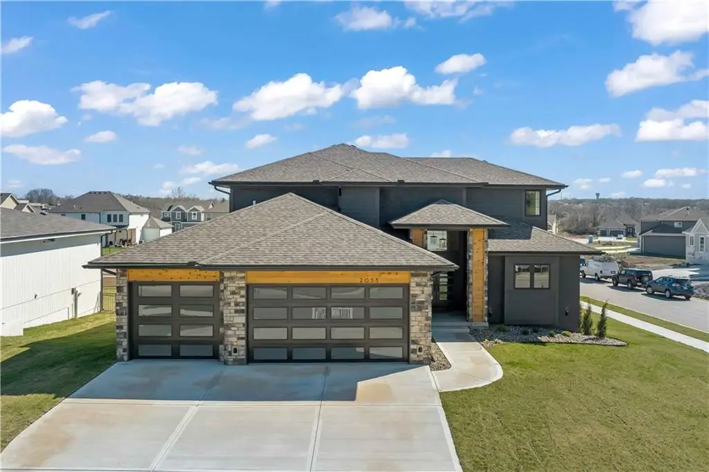 2608 NE Woodland Oak Drive, Lees Summit, MO 64086 - #1