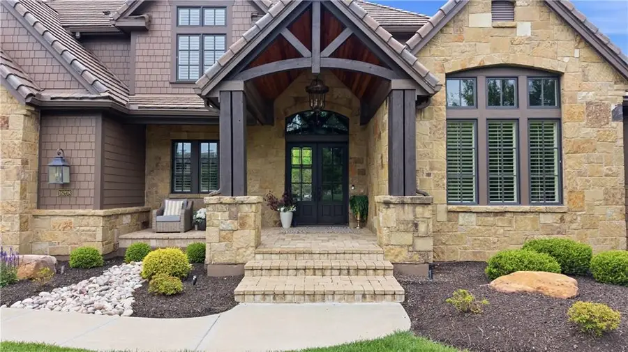 16208 Lucille Street, Overland Park, KS 66221 - #3