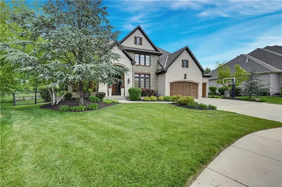 11204 W 165th Street, Overland Park, KS 66062 - #2