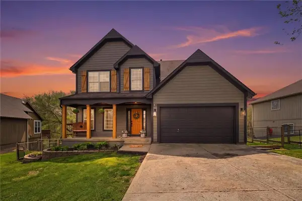 215 E Whispering Hills Boulevard, Lone Jack, MO 64070