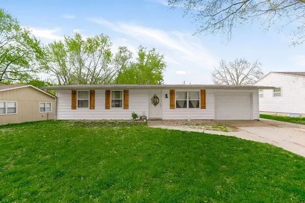 321 Holiday Drive, Lansing, KS 66043