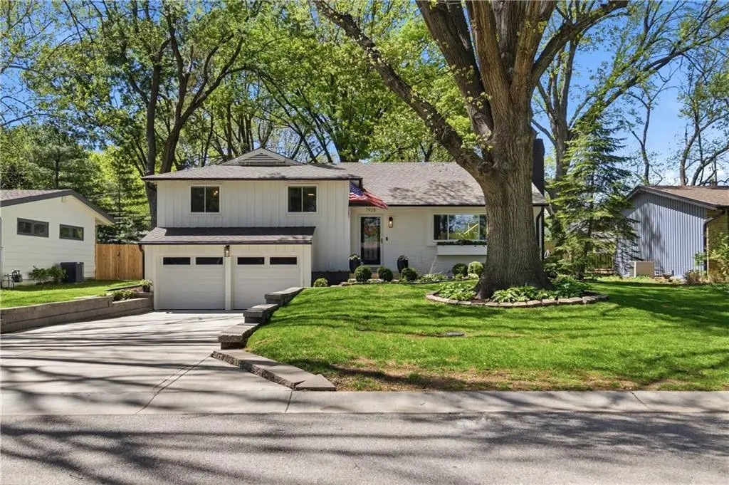 7928 Juniper Drive, Prairie Village, KS 66208 - #1