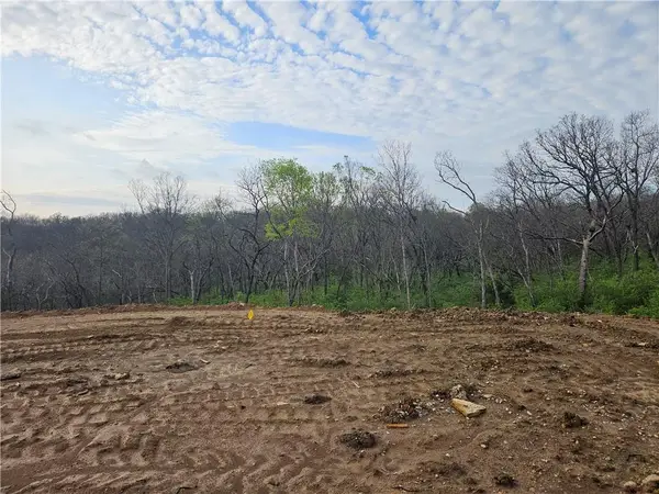 6739 Oak Ridge Drive, Shawnee, KS 66217