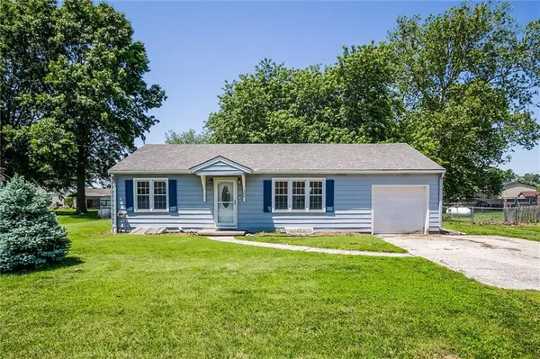 304 Floyd Road, Orrick, MO 64077