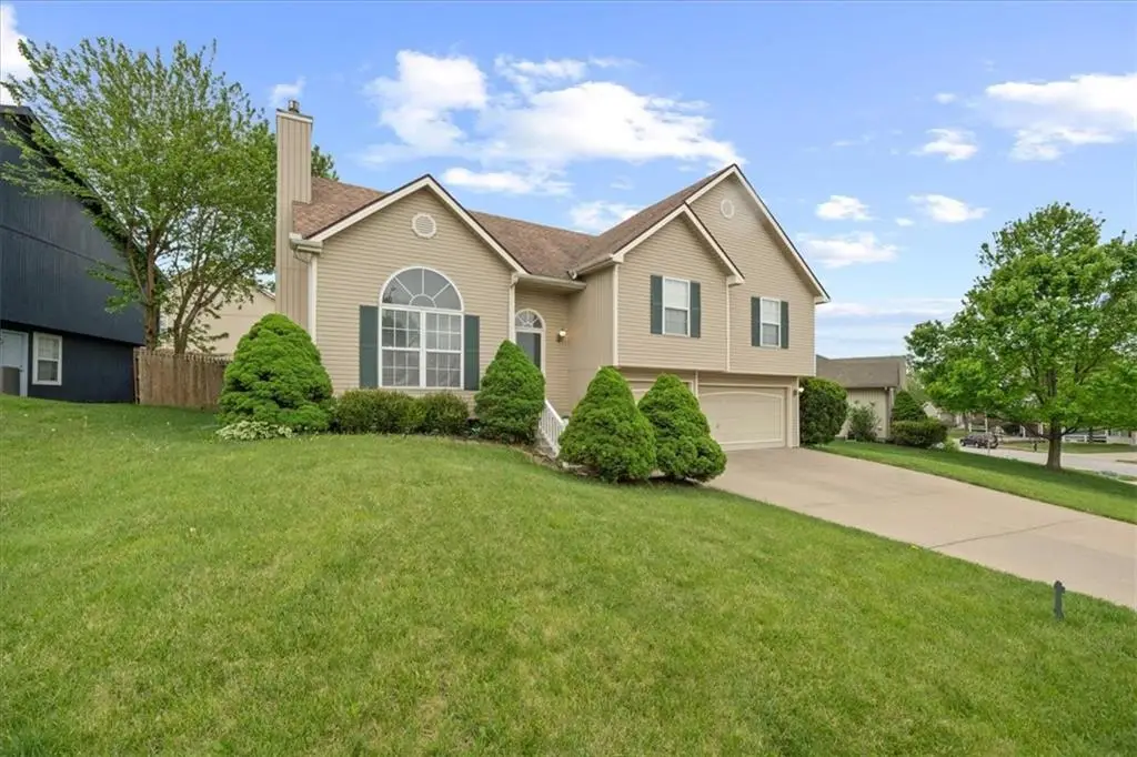 8567 N Ava Avenue, Kansas City, MO 64154 - #1