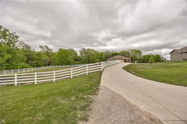 32564 204th Street, Leavenworth, KS 66048