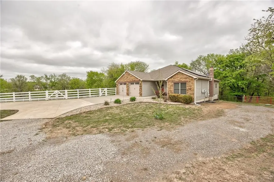 32564 204th Street, Leavenworth, KS 66048 - #3