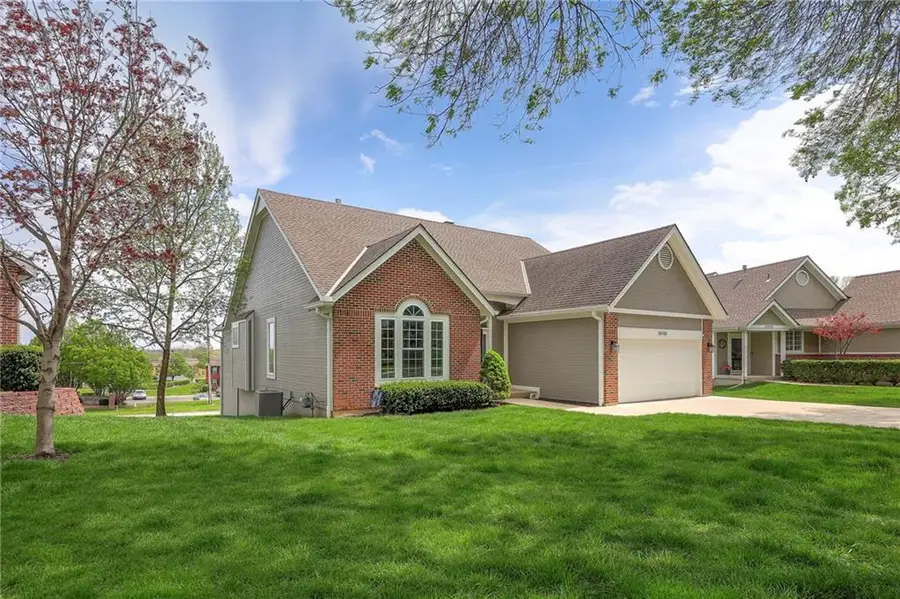 13733 Pembroke Circle, Leawood, KS 66224 - #2